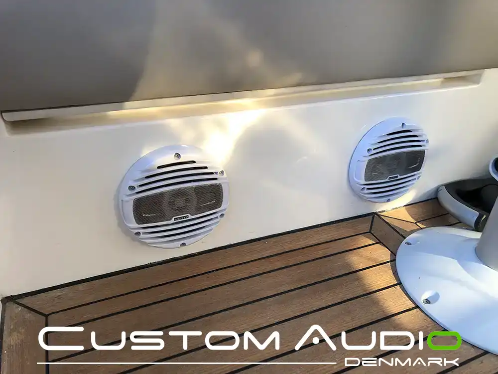 Custom Audio marine stereo monteringsbillede Sealine sc35